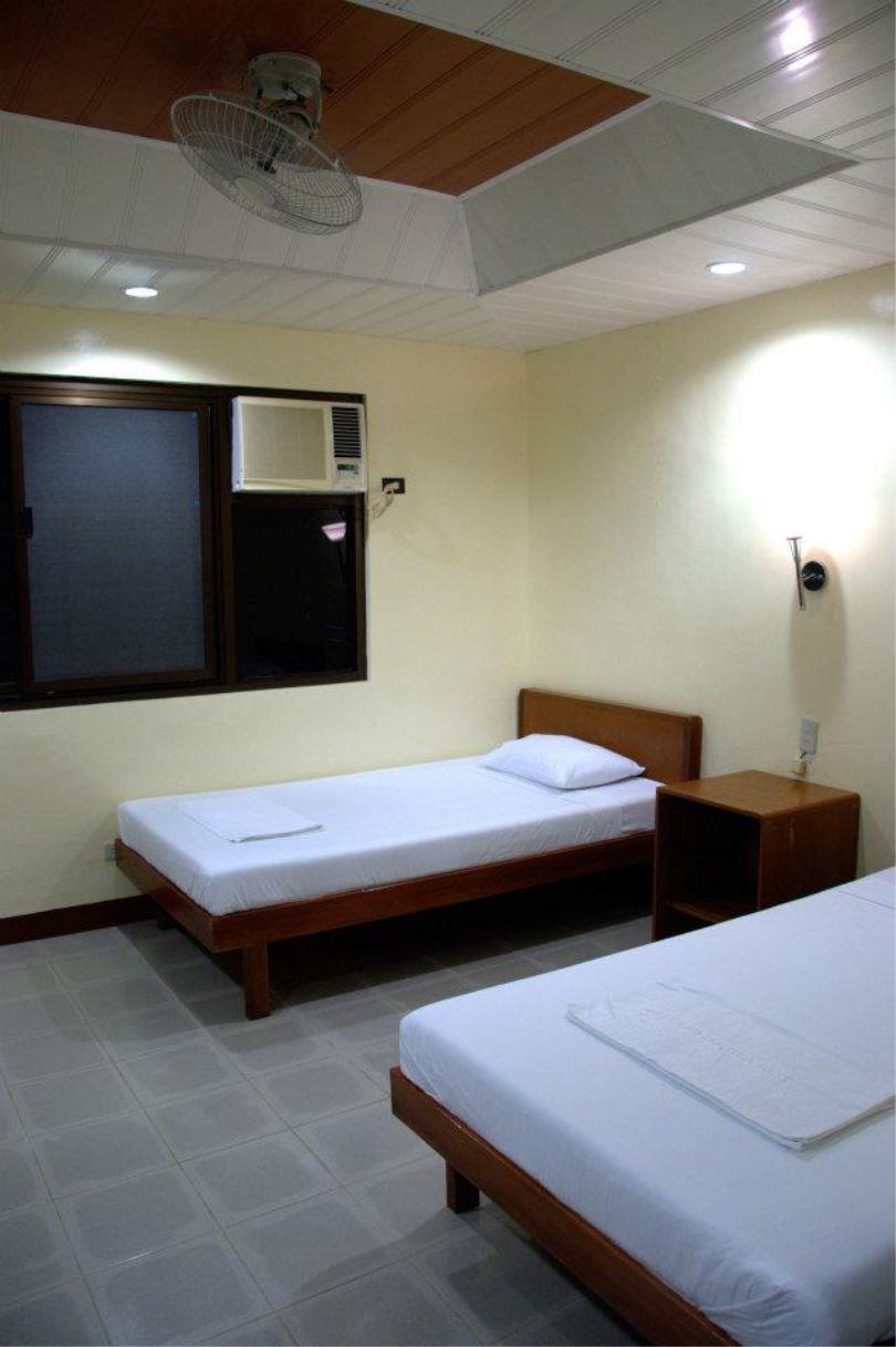 Club Manila East Real Hotel Infanta Екстериор снимка