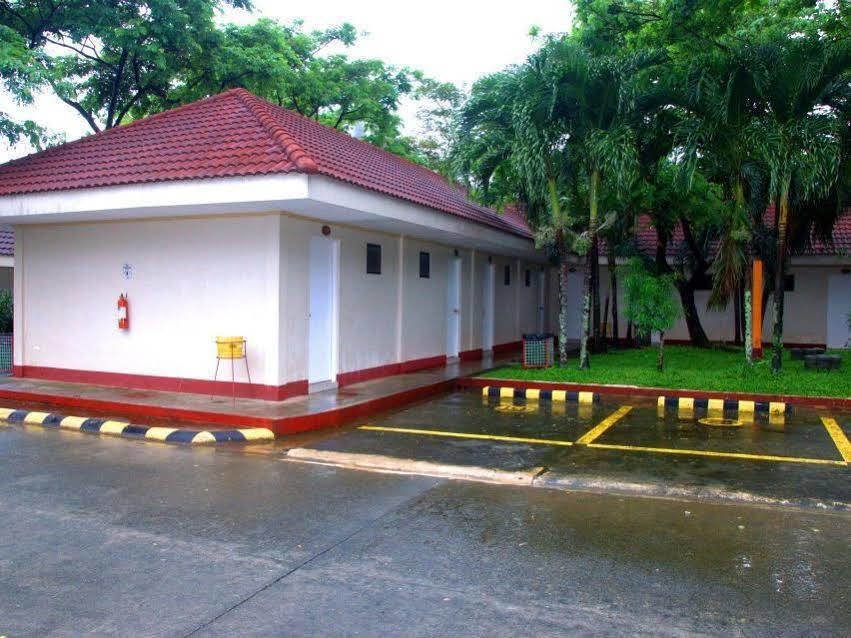 Club Manila East Real Hotel Infanta Екстериор снимка